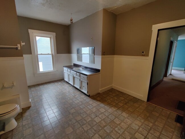 Photo - 3-113 N Tompkins St