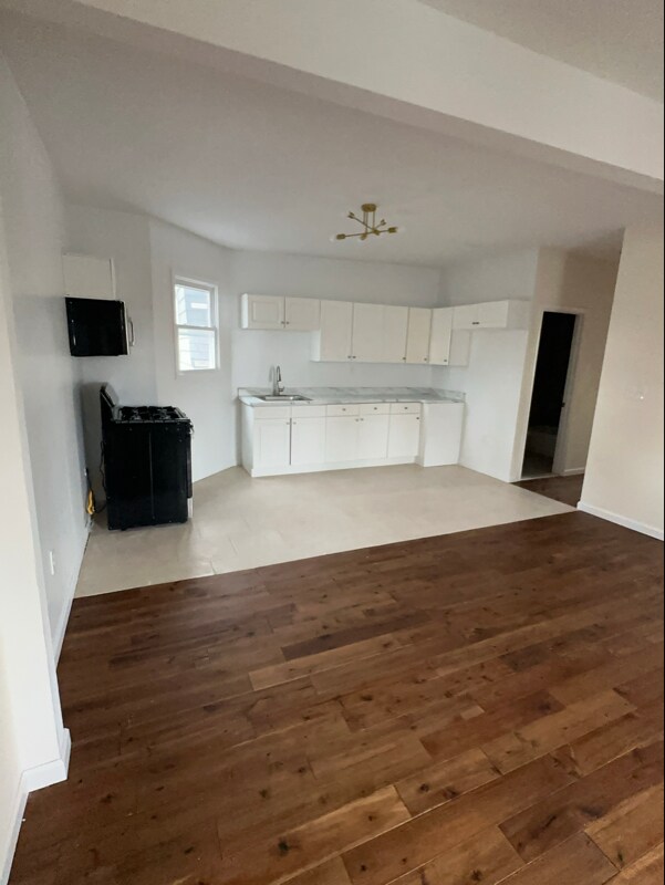 Building Photo - 826 S 15th St Unit 3R