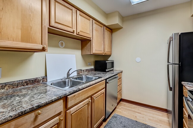 Photo - 6184 Pinewood Ct