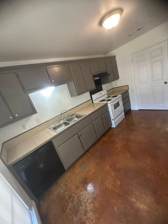 42663 Edgewater Ln Unit B