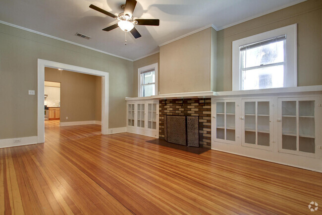 Building Photo - 811 W 30th St Unit A Rental