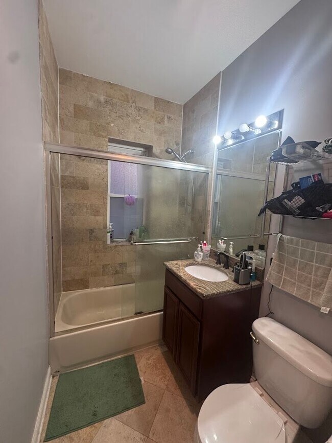 Photo - Beautiful 2 Bed / 2 Bath Apartment Available September 1st in Rogers Park!