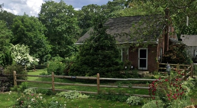 Building Photo - Beautiful 3 Bedroom, 1 Bath Country Home in Eastern York Schools!