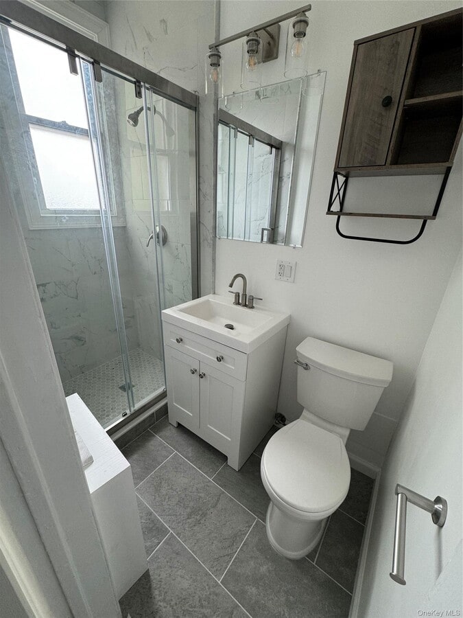 Photo - 72-27 68th St