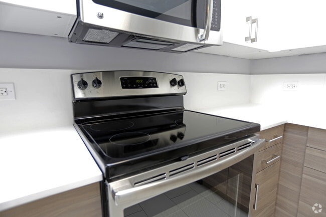 2 BR, 2 BA - stove