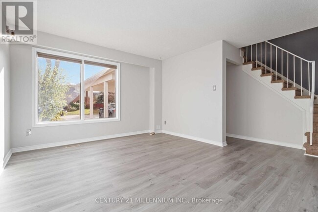 Photo - 53 Courtleigh Square