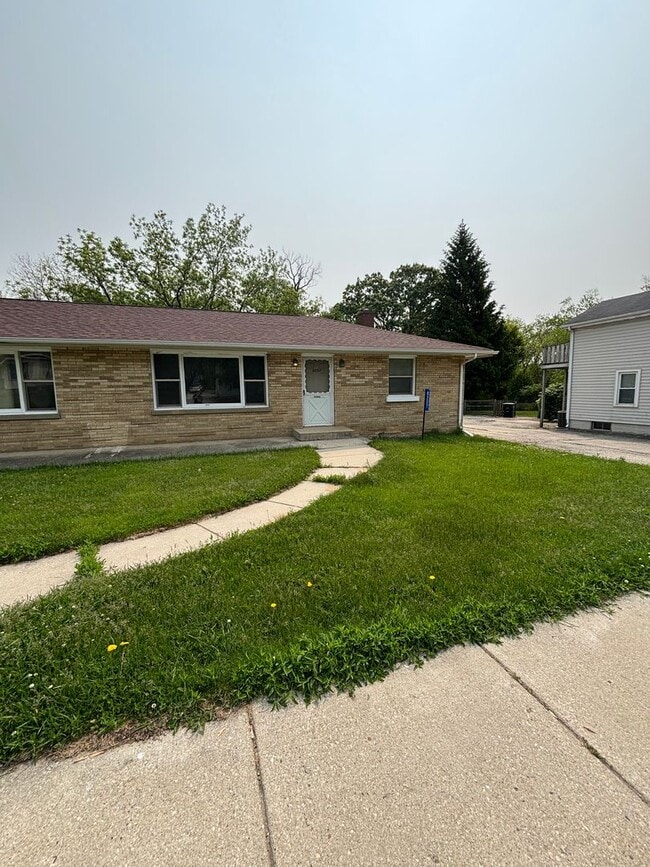 MB 8205-8207 Antioch Rd - MB 8205-8207 Antioch Rd Apartment Unit 8207