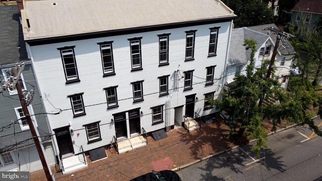 Building Photo - 23-27-27 E Union St Rental