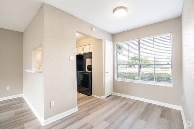 1BR, 1BA - 657SF - Dining Room - Springs of Lake Jackson Apartments