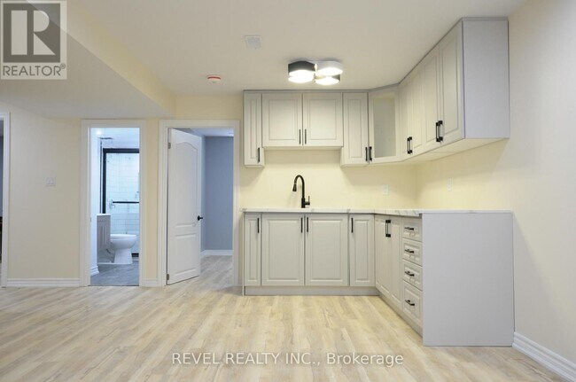 Photo - 412 Olde Village Ln