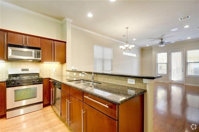 Building Photo - 1115 Kinney Ave Unit 13 Rental