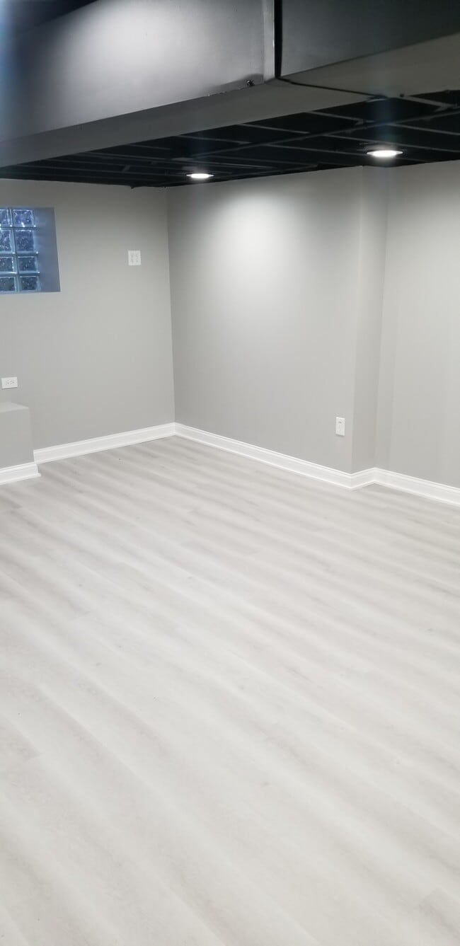 front room - 7920 S Manistee Ave Unit 7920 S Manistee Ave