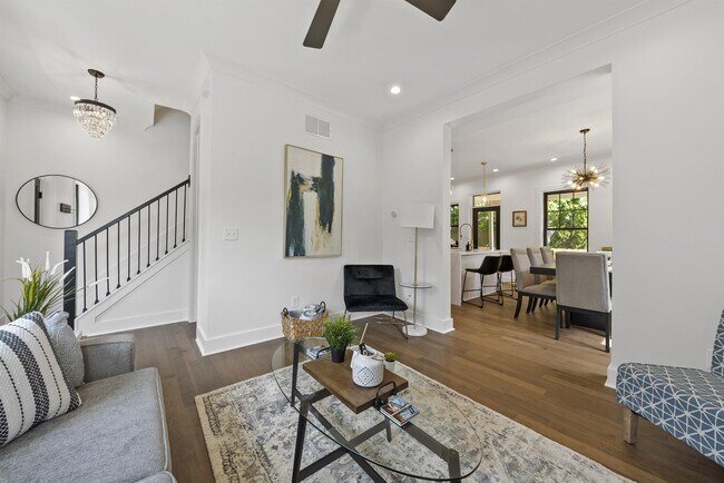 Photo - 196 W 6th Ave