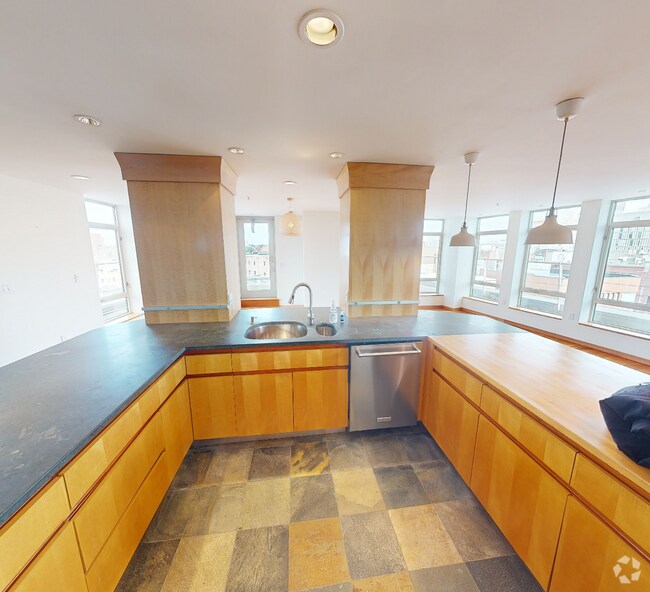 Building Photo - 93 Winthrop St Unit 6 Rental