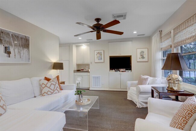 Photo - 1802 Lexington St