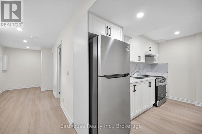 Photo - 108 Lindsay St S