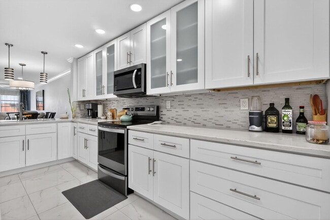 Building Photo - 5675 Queen Palm Ct Unit E