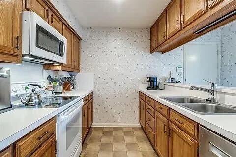 Photo - 2949 Allister St