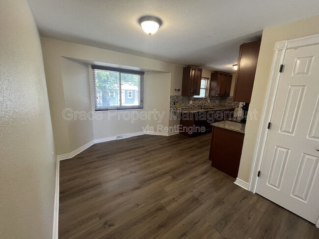Photo - 830 S 7th Ave