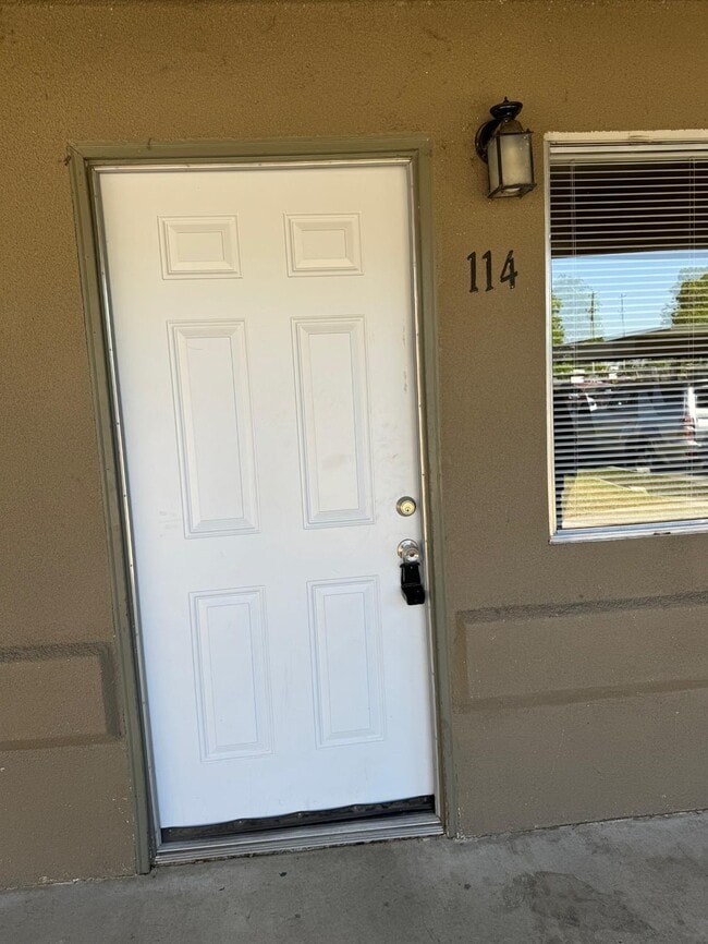 Photo - 1262 N Marks Ave Casa