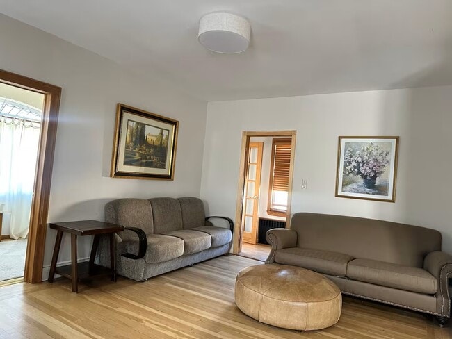 Photo - 160 E Walnut St
