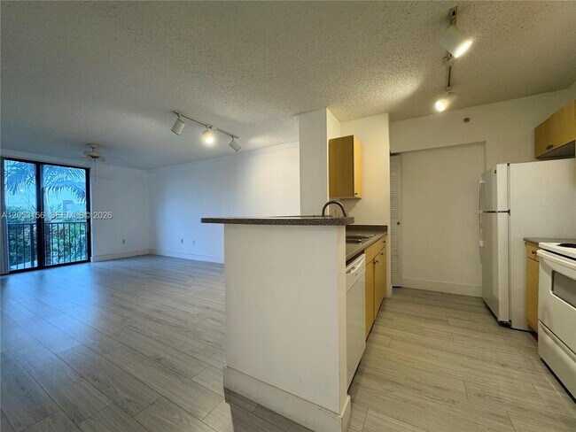 Photo - 1919 Van Buren St Unit 506A