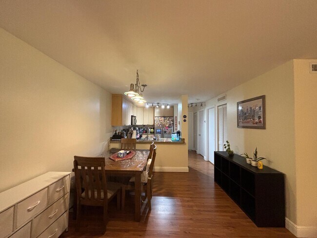 210 SW 11th St Unit 409
