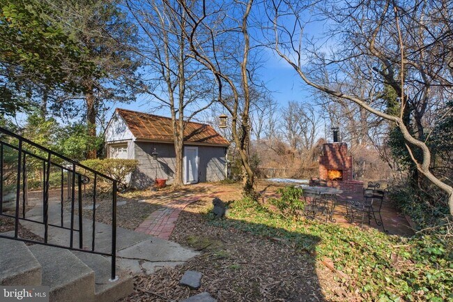 Photo - 3225 Chestnut St NE