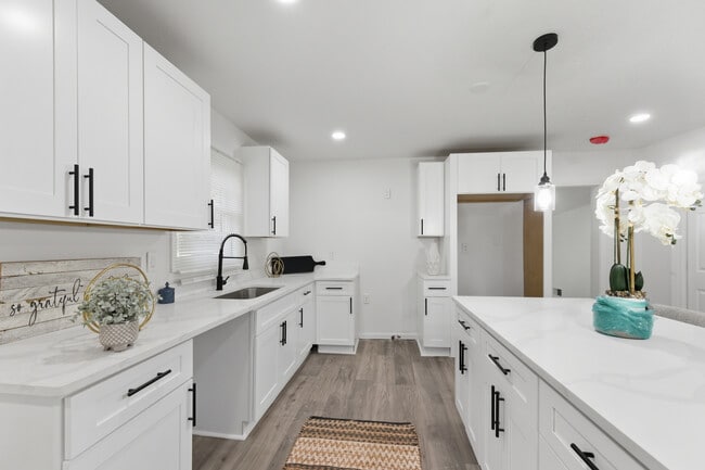 Photo - 3192 Oakcliff Rd NW