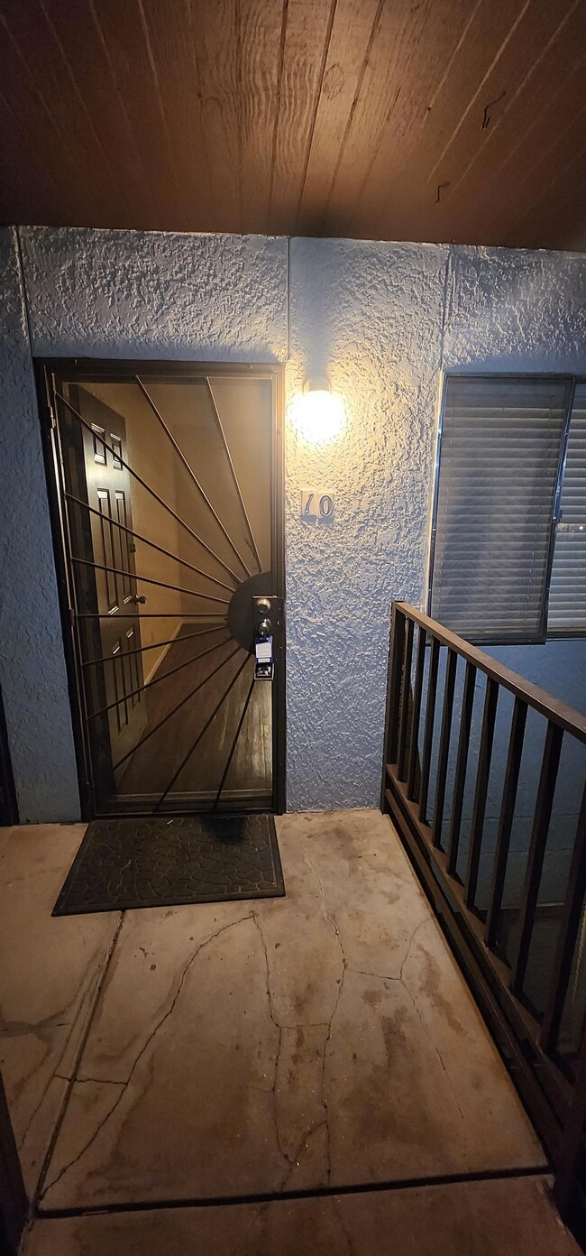 Photo - 2843 E 17th St Unidad 13