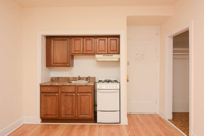 Photo - 3335 W Diversey Ave Unidad D631