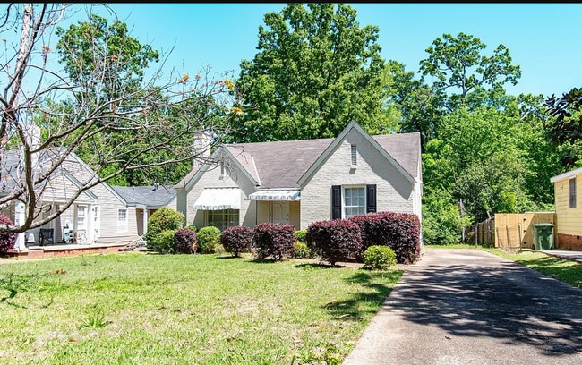 Cute Curb Appeal and fresh updates! - Cute Curb Appeal and fresh updates! House