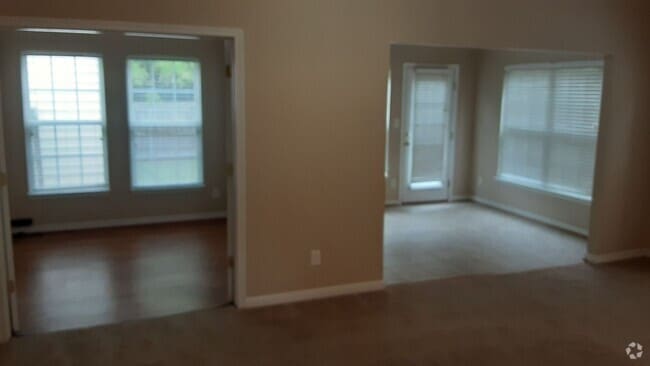 Building Photo - Beautiful three bedroom two-and-a-half bat... Rental