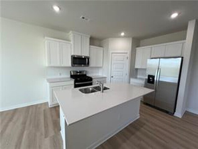 Photo - Amazing 3 Bedroom - 3.5 Bathroom in Fayetteville!