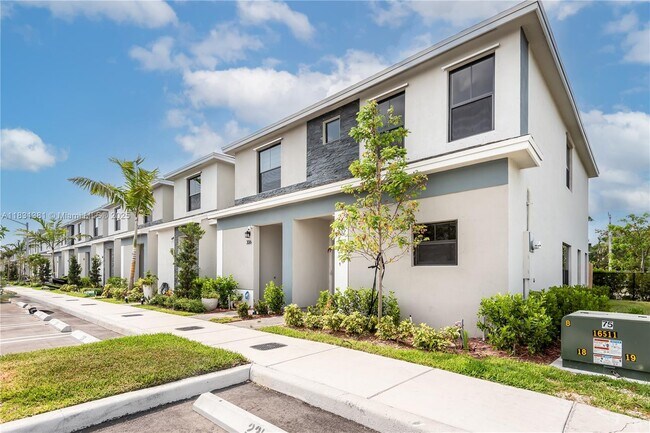 Photo - 302 NE 1st Ave