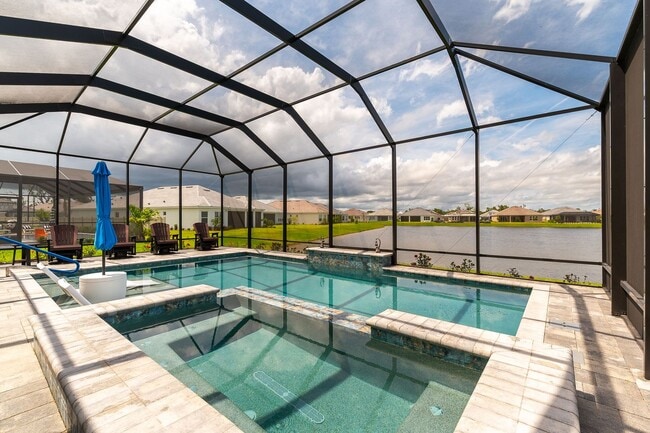 Stunning Pool Home - Artisan Lakes - Stunning Pool Home - Artisan Lakes