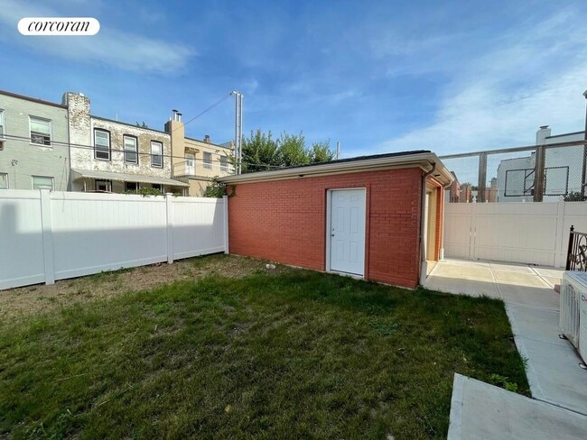Building Photo - 2416 E 15th St Rental