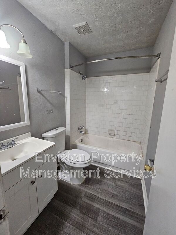 Photo - 966 Pine Hollow Rd