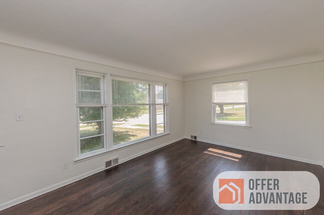 Photo - 376 E 288th St