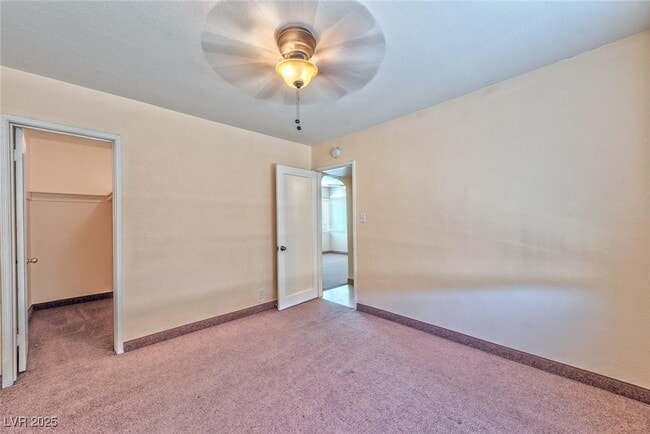 Building Photo - 216 N 10th St Unit 2