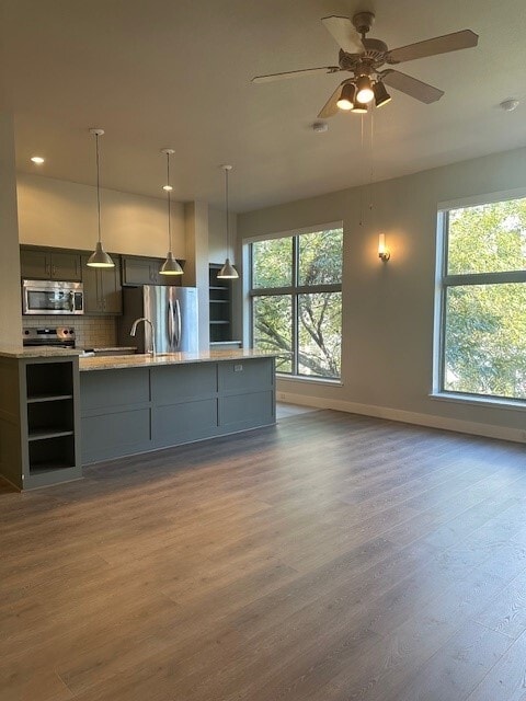 Building Photo - 1460 W Oleander St Unit #200