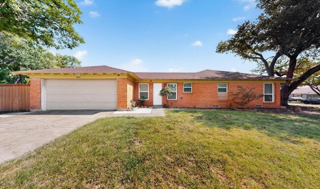 Photo - 1900 Hilltop Dr