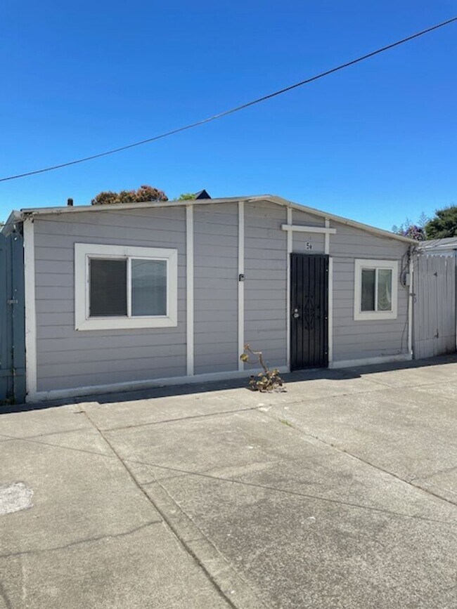 Building Photo - 01735 Unit 2 Rental