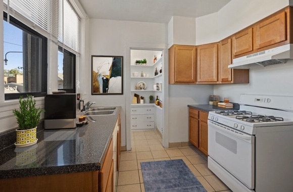 Photo - 1115 W Oakdale Ave