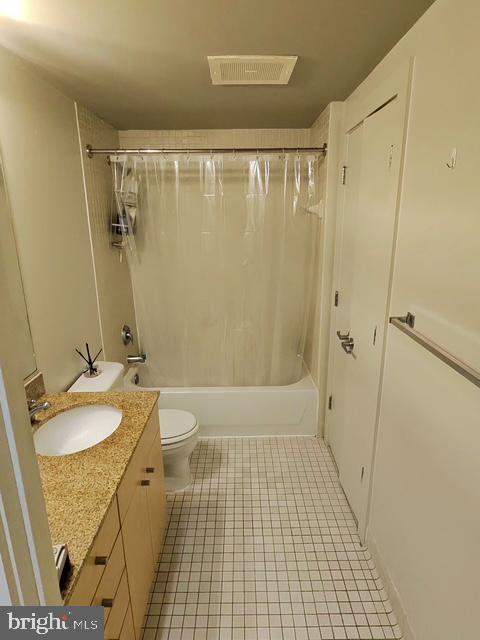Building Photo - 1375 Kenyon St NW Unit 426
