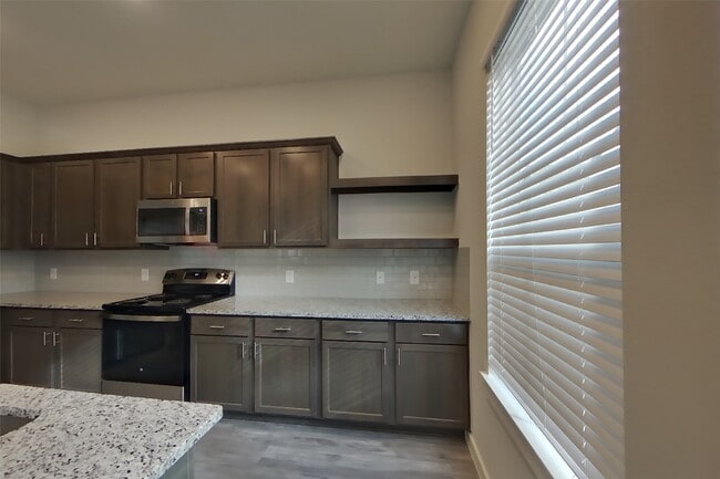 Photo - 9835 Willow Creek Commerce Dr