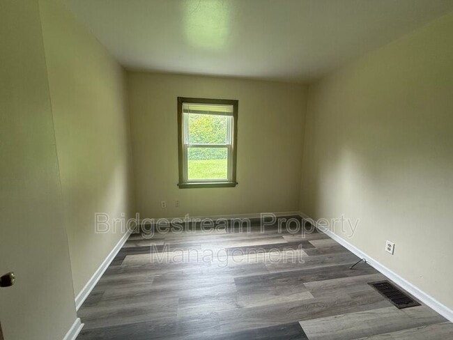 Photo - 809 Winston Dr