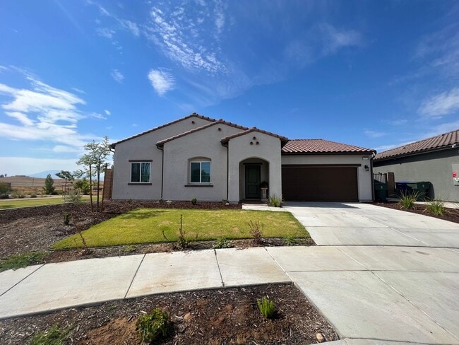 Building Photo - 4 Bedroom 2 Bath Rental