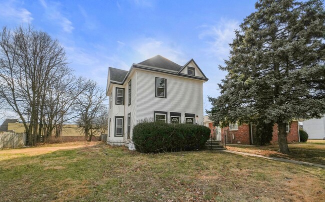 Building Photo - 131 W 13th St Unit 131 West 13th Street