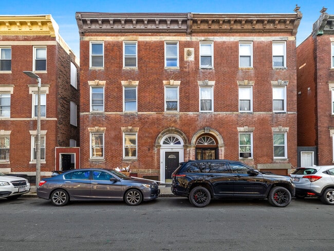 Building Photo - 131 Cottage St Unit 2